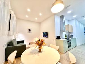 Valentia Modern and Comfortable Beachside Style