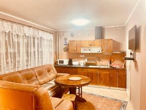Sunny & Green Apartment