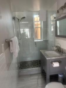 Vineyard Harbor Motel