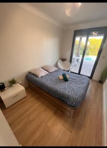 Piscine privative, CLIM, WIFI, 150m de la plage, 6 couchages, bel appartement rdc