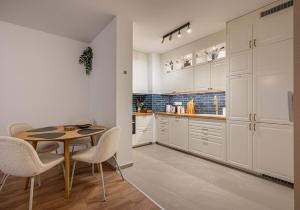 Elegant, high end, central condo