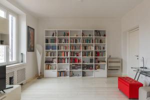 Trastevere Station Bright Apartment with Terrace