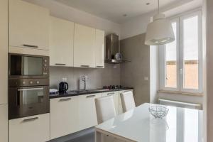 Trastevere Station Bright Apartment with Terrace