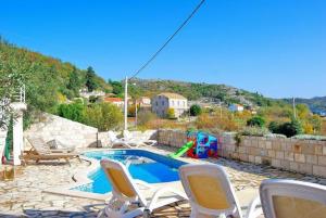 Five Bedroom Holiday Home with Pool