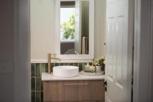 Seal Point, spacious beach villa on the beach