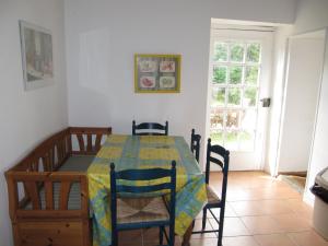 Maisons de vacances Farmyard at Kerespars, 3 Houses, Sleeps 30 with pool : photos des chambres