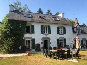 Maisons de vacances Farmyard at Kerespars, 3 Houses, Sleeps 30 with pool : photos des chambres
