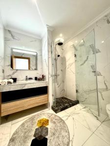 Appartement à 2min de la mer et de la gare TGV avec piscine