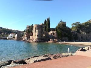 2 Bedroom Apartment Near Beach