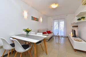 Apartments Presika 2372