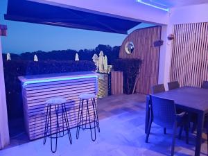 Appartements cote et mer - appartement haut standing dans villa avec piscine et vue mer : photos des chambres