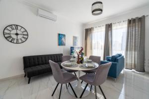 Sliema A25 - 5 mins walk to Valletta Ferry - Shopping Mall and Bay by QuickTrips