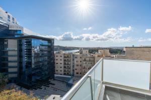 Sliema A25 - 5 mins walk to Valletta Ferry - Shopping Mall and Bay by QuickTrips