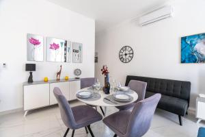 Sliema A25 - 5 mins walk to Valletta Ferry - Shopping Mall and Bay by QuickTrips