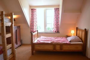 DB100 - Charming farmers home with wide view over orchard