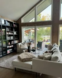 Moderne villa med badstu og privat parkering med el lader - Kåfjord