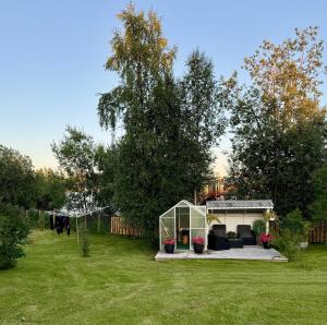 Moderne villa med badstu og privat parkering med el lader