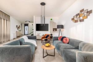 Elegant Villa With Pool And Sauna