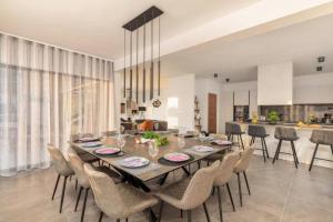 Elegant Villa With Pool And Sauna