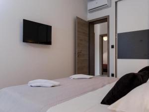 Elegant Oasis Villa with Pool,Jacuzzi and Relaxing Area