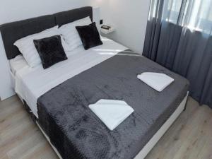 Elegant Oasis Villa with Pool,Jacuzzi and Relaxing Area