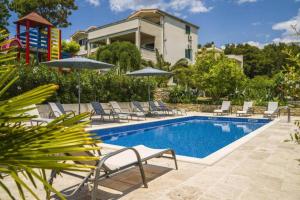 Holiday Home With Seven Bedrooms and Pool