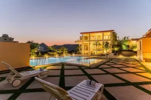 Elegant 5BHK Villa with Private Pool By Ozy Stays - Nāi