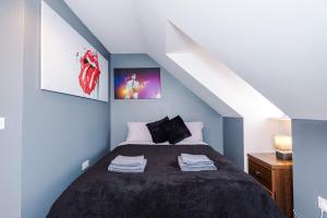 3Bed Semi Detached Home, 2 Living Rooms, Free Parking, Fully Equipped, Available For Long Stays