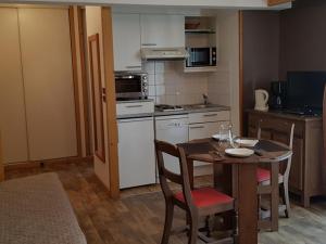 Appartements Studio 4 pers, balcon, parking couvert, centre Brides-les-Bains, proche thermes et telecabines - FR-1-512-237 : photos des chambres