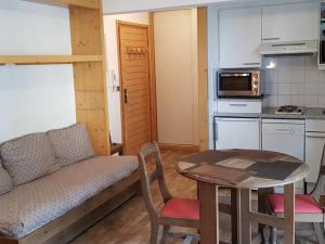 Appartements Studio 4 pers, balcon, parking couvert, centre Brides-les-Bains, proche thermes et telecabines - FR-1-512-237 : photos des chambres
