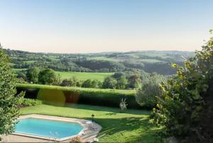 Villas Villa elegante a Mur-de-Barrez avec piscine privee : photos des chambres