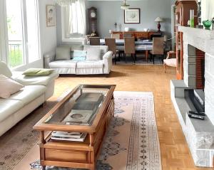 Villas Villa elegante a Mur-de-Barrez avec piscine privee : photos des chambres