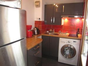 Studio confortable avec Wi-Fi et balcon à Brides-les-Bains - FR-1-512-242