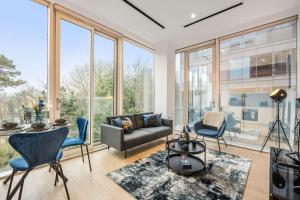 Luxury Apartment with Parking, Cinema & Game Room and Gym