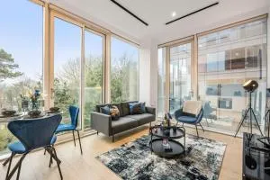 Luxury Flat - Gym, Game & Cinema Room, Balcony, Terrace - 布伦特福德