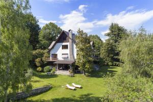 Villa Tudor - Beautiful large villa amidst lush green nature!