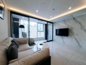 Zizel Signity Seocho