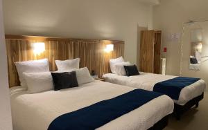 Hotels Logis Hotel de France & Restaurant Pamiers : Chambre Familiale