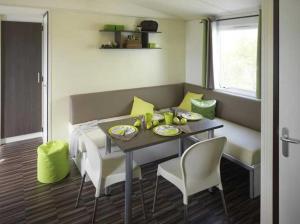 Campings Camping 4 etoiles - Parc aquatique - efaaa0 : photos des chambres