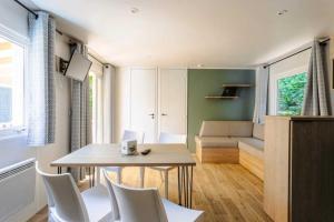 Campings Camping 4 etoiles - Piscine - efceih : photos des chambres