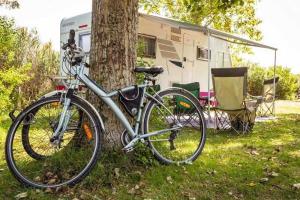 Campings Camping 4 etoiles - Piscine - efceih : photos des chambres