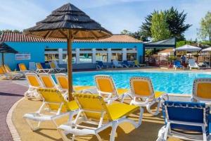 Campings Camping 4 etoiles - Piscine - efceih : photos des chambres
