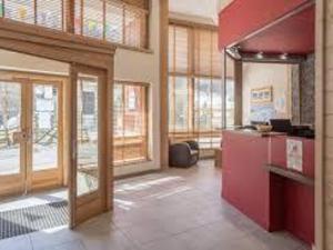 Appartement skis aux pieds avec parking à La Tania - FR-1-513-77