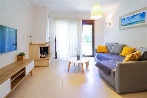 Apollonas Beachfront Apartment 1