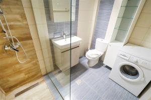 Apollonas Beachfront Apartment 1