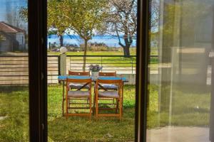 Apollonas Beachfront Apartment 1