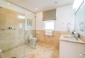 Exclusive 4 Bedroom Villa sleeps 8 persons