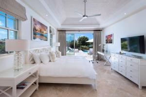 Exclusive 4 Bedroom Villa sleeps 8 persons