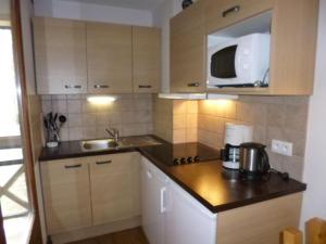 Appartements Studio confortable avec balcon, Parking et Wi-Fi inclus - 1er etage, quartier calme a Brides-les-Bains - FR-1-512-245 : photos des chambres