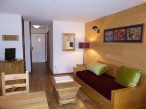 Appartements Studio confortable avec balcon, Parking et Wi-Fi inclus - 1er etage, quartier calme a Brides-les-Bains - FR-1-512-245 : photos des chambres